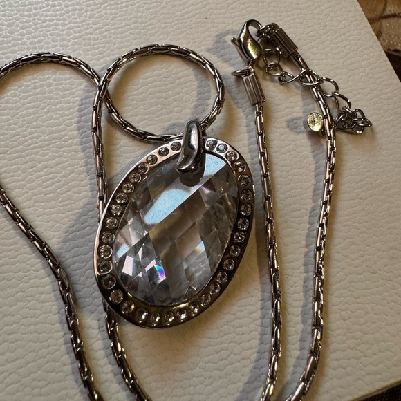Elegant Butler necklace with big crystal and cz - Picture 3 of 6